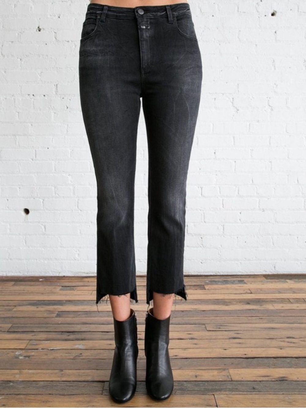 CLOSED Candiani Made in Italy Raw Hem Black washed Cropped Frayed Hem Jeans 26
